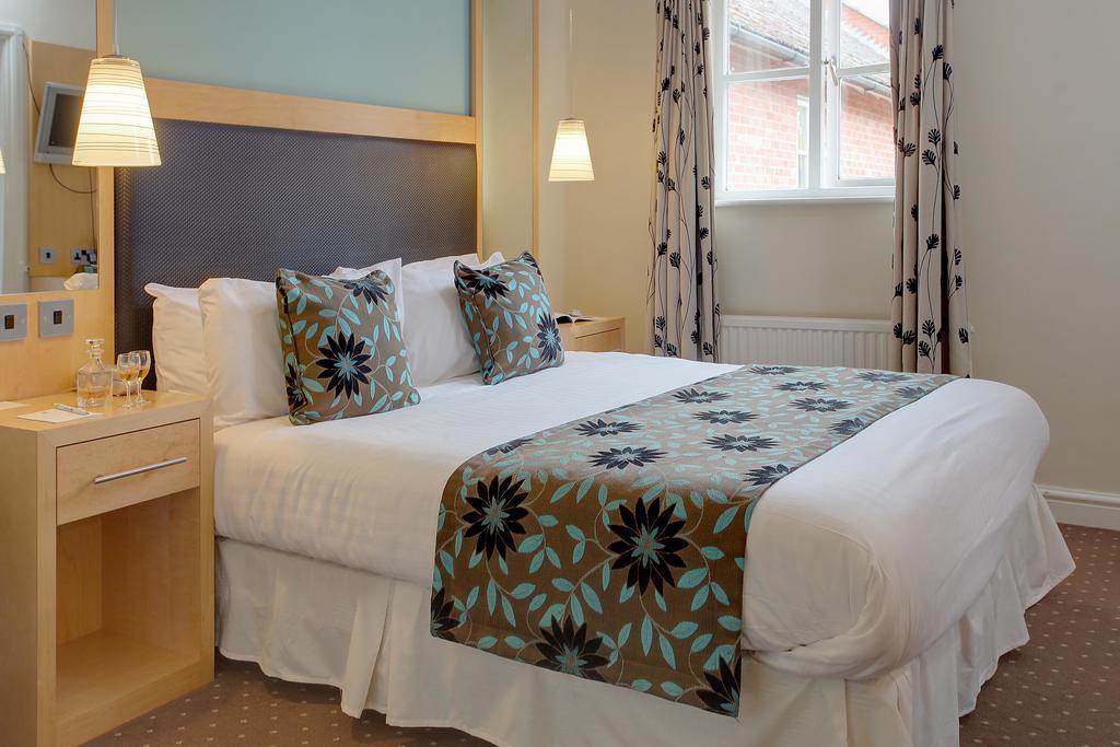 Best Western Moore Place Hotel Милтон-Кейнс Экстерьер фото